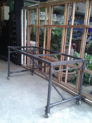 Iron desk Code IRD001 size 160x90x75 cm. Iron desk Code IRD001 size 160x90x75 cm.