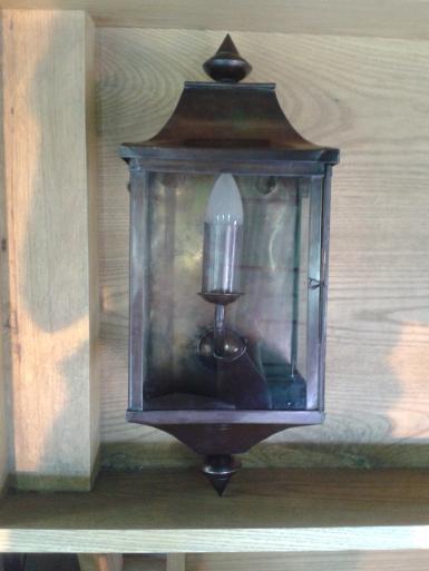 Brass wall lamp Item code BWL001H size Square 19 x 25 cm. long 41 cm. deep 13 cm. Brass wall lamp Item code BWL001H size Square 19 x 25 cm. long 41 cm. deep 13 cm.