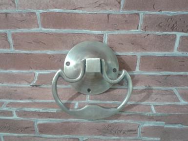 Brass Handle code P.092N size plate 80 mm. L: 117 mm. Brass Handle code P.092N size plate 80 mm. L: 117 mm.