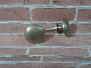 Brass Handle code N.140 size wide 35 mm. L: 25 mm. Brass Handle code N.140 size wide 35 mm. L: 25 mm.