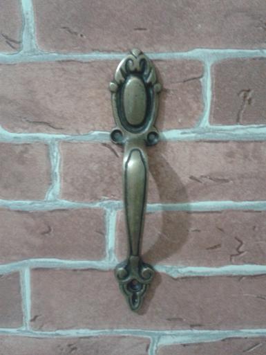 Brass Handle code M.140 TMK size L:105 mm.W: 23 mm. Brass Handle code M.140 TMK size L:105 mm.W: 23 mm.