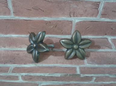 Flower handle brass code N.098 size L:48 mm. w: 26 mm Flower handle brass code N.098 size L:48 mm. w: 26 mm