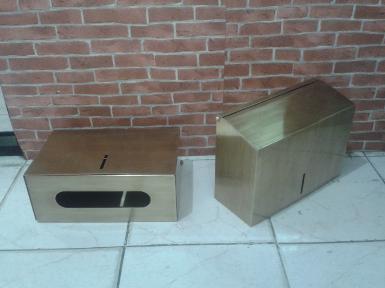 Toilet paper box material is brass size L: 297 mm.H :217 mm. W:117 mm.Thick 1 mm. Toilet paper box material is brass size L: 297 mm.H :217 mm. W:117 mm.Thick 1 mm.