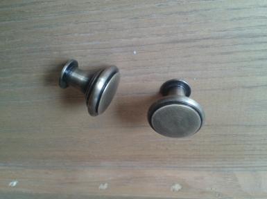 Brass door handle code N.053A size W: 29 mm. H: 25 mm. Brass door handle code N.053A size W: 29 mm. H: 25 mm.