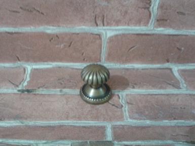 Brass Handle code N.145 size wide 24 mm L: 24 mm. Brass Handle code N.145 size wide 24 mm L: 24 mm.