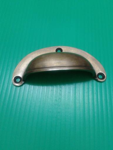 Brass handle code I.011 long 85 mm. wide 36 mm. Brass handle code I.011 long 85 mm. wide 36 mm.