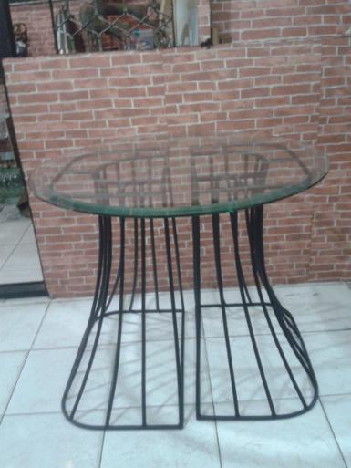 Iron table code IRA003 size high 66 cm. top 80 cm. Iron table code IRA003 size high 66 cm. top 80 cm.