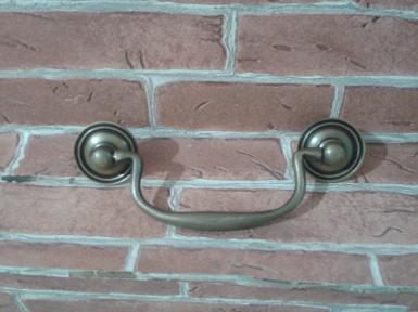 Brass handle code B.003 size 131 mm. wide 29 mm base Brass handle code B.003 size 131 mm. wide 29 mm base