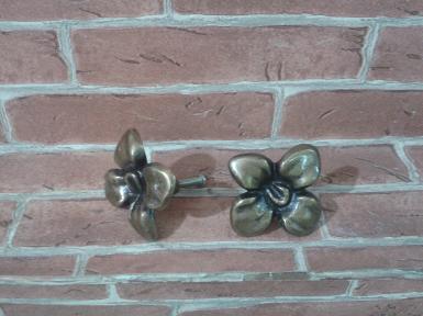 Flower handle brass code N.100A size L:52 mm. w: 26 mm Flower handle brass code N.100A size L:52 mm. w: 26 mm