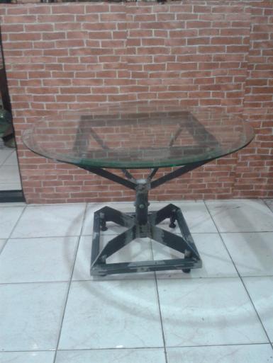 Iron coffee table code IRA004 size high 50 cm. Top 80 cm. Iron coffee table code IRA004 size high 50 cm. Top 80 cm.