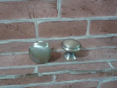 Brass Handle code N.053E size 32 mm. high 26 mm. Brass Handle code N.053E size 32 mm. high 26 mm.