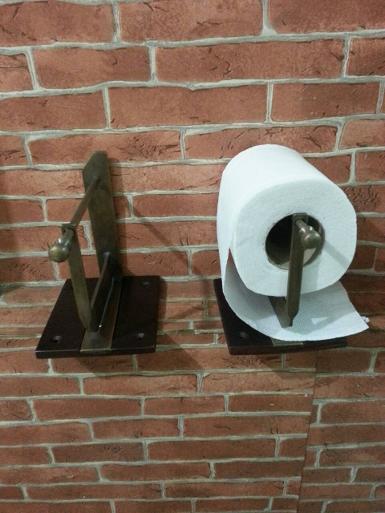 Toilet paper hook brass with wood Item code HOOk01E size 10 x 10 x h 15 cm.. Toilet paper hook brass with wood Item code HOOk01E size 10 x 10 x h 15 cm..