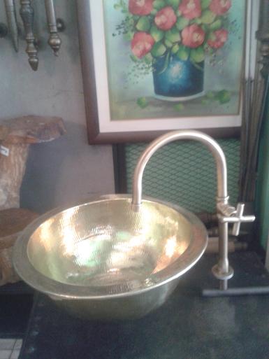 Brass Sink with faucet Item code BS.110A size Dimension 40 cm.high 20 cm. Brass Sink with faucet Item code BS.110A size Dimension 40 cm.high 20 cm.
