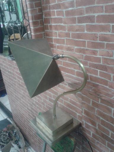 Desk lamp code DL002D size high 45 cm.base wide 20 x 20 cm. Desk lamp code DL002D size high 45 cm.base wide 20 x 20 cm.