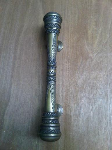 Brass door Handle Item code AC.053 size Long 50cm wide 38 mm head D: 79 mm. Brass door Handle Item code AC.053 size Long 50cm wide 38 mm head D: 79 mm.