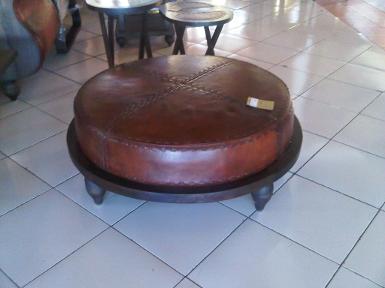 Leather Stool code CH001A ที่นั่งไม้สัก บุหนังแท้ D: 1m. Leather Stool code CH001A ที่นั่งไม้สัก บุหนังแท้ D: 1m.