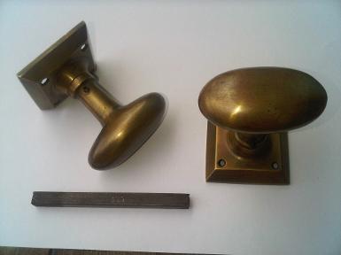 Brass door lock code W.064H size 48 x 48 mm high 58 mm. Brass door lock code W.064H size 48 x 48 mm high 58 mm.