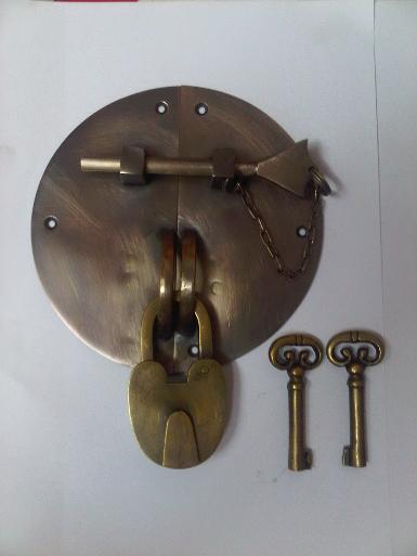 Brass door handle Code Q.046A size wide 150 mm. Brass door handle Code Q.046A size wide 150 mm.