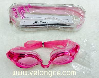 แว่นว่ายน้ำผู้ใหญ่รุ่นธรรมดาซองซิปพลาสติก แถมที่อุดหูในซอง