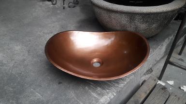 Copper sink oval design Item code CPP18 size long 50 cm.wide 40 cm.high 15 cm.midle high 10 cm. Copper sink oval design Item code CPP18 size long 50 cm.wide 40 cm.high 15 cm.midle high 10 cm.