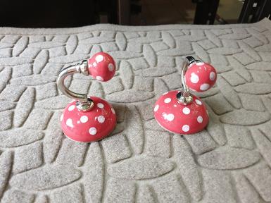 Ceramic hook item code UCH018A size base wide 50 mm. Ceramic hook item code UCH018A size base wide 50 mm.