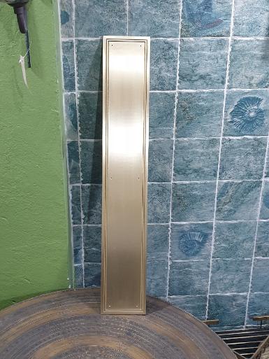 Brass plate Thickness 3 mm. size wide 100 mm. Long 600 mm. Brass plate Thickness 3 mm. size wide 100 mm. Long 600 mm.