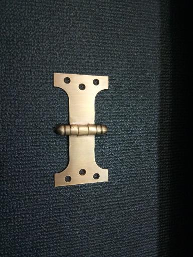 Brass hinge Item Code VELS3 size 2'' x 4'' Thickness 1.5 mm. Brass hinge Item Code VELS3 size 2'' x 4'' Thickness 1.5 mm.