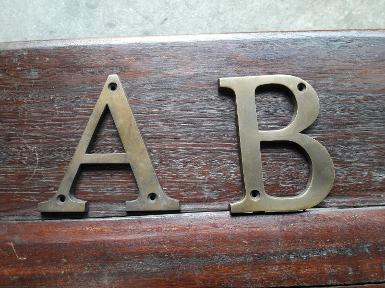 Brass Letter A-B size high 10 cm. Thickness 5 mm. Brass Letter A-B size high 10 cm. Thickness 5 mm.