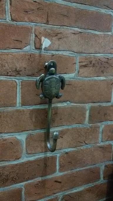 Turtle brass hook Item Code U124A size long 110 mm.39 mm. Turtle brass hook Item Code U124A size long 110 mm.39 mm.