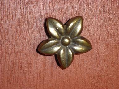 Flower Handle Brass code N.098 size wide 50 mm. Flower Handle Brass code N.098 size wide 50 mm.