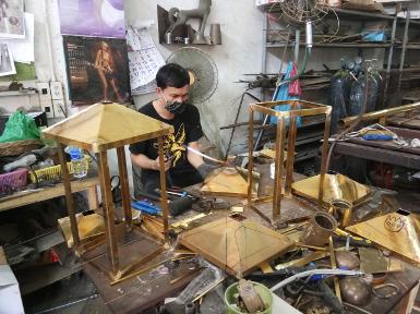 Brass lamp of Thailand we make to order and make to design. Brass lamp of Thailand we make to order and make to design.