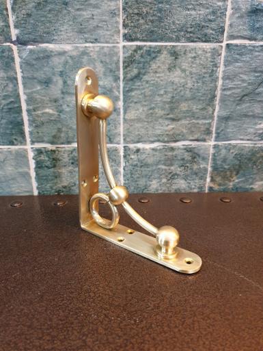 Shelf scene brass Item code SS22A size long 15 cm x 12 cm W : 1'' Thickness 3 mm. Shelf scene brass Item code SS22A size long 15 cm x 12 cm W : 1'' Thickness 3 mm.