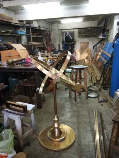 Sun watch material is brass Sun watch material is brass