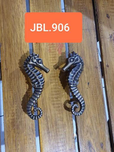 Horse sea brass door handle price/set Item Code JBL906 size long 150 mm.body 30 mm.high 45 mm. Horse sea brass door handle price/set Item Code JBL906 size long 150 mm.body 30 mm.high 45 mm.