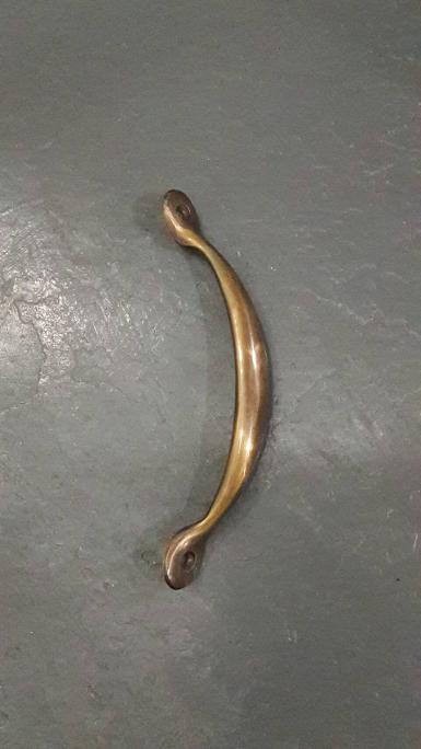 Brass handle Item code C031B size long 157 mm. wide 18 mm. Brass handle Item code C031B size long 157 mm. wide 18 mm.