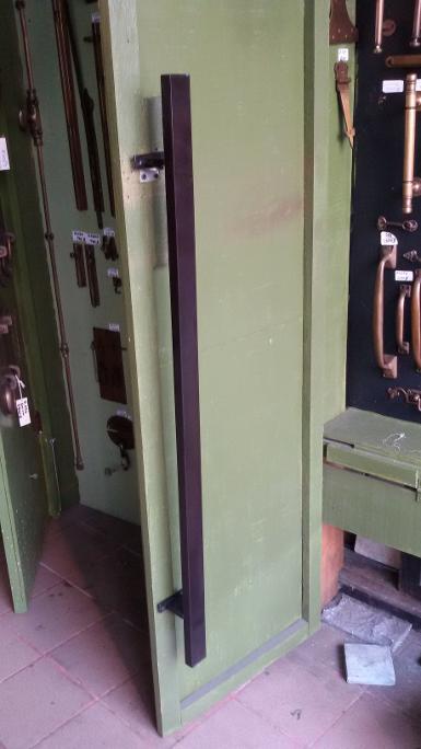 Brass handle Code ACSQ02 size long 100 cm. wide 39 x 20 mm. Brass handle Code ACSQ02 size long 100 cm. wide 39 x 20 mm.