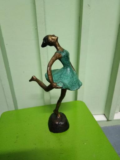 Brass statue Lady dance Item Code LADY D018 size high 210 mm. wide 100 mm. Brass statue Lady dance Item Code LADY D018 size high 210 mm. wide 100 mm.