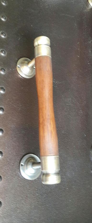 Brass Door Handle Item Code AC.014A size long 32 cm. dimension 40 mm. Brass Door Handle Item Code AC.014A size long 32 cm. dimension 40 mm.