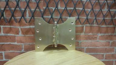 Butterfly Hinge brass material Code V.02ELSG size 5x6'' (13 x15 cm.).Thickness 2 mm. Butterfly Hinge brass material Code V.02ELSG size 5x6'' (13 x15 cm.).Thickness 2 mm.