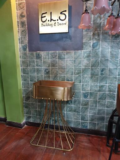 ฺBrass sink with stand decoration by nail 19 mm.Item Code BSN018 size sink 50 x 35 x h 15 cm. xh ฺBrass sink with stand decoration by nail 19 mm.Item Code BSN018 size sink 50 x 35 x h 15 cm. xh