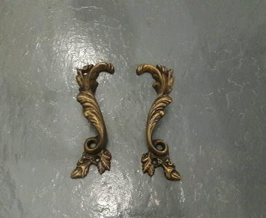 Brass handle Item Code L015 size long 133 mm. wide 43 mm. Brass handle Item Code L015 size long 133 mm. wide 43 mm.