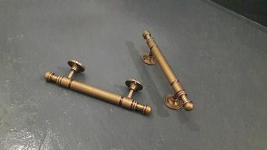 Brass door handle Item Code C00430 size long 300 mm. D: 19 mm. Brass door handle Item Code C00430 size long 300 mm. D: 19 mm.