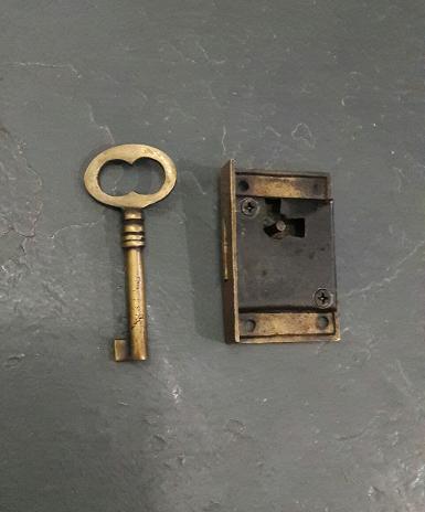 Brass door lock item code X017 size long 61 mm.wide 42 mm. Brass door lock item code X017 size long 61 mm.wide 42 mm.