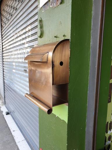 Mail box brass Item Code MB64 size wide 27.5 cm high 31 cm. Mail box brass Item Code MB64 size wide 27.5 cm high 31 cm.