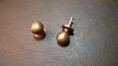 Brass knob Item Code N.017 size high 27 mm. wide 20 mm. Brass knob Item Code N.017 size high 27 mm. wide 20 mm.