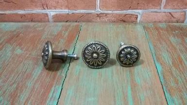 Brass Handle of Thailand Code N.054B size wide 32mm .high 25 mm. Brass Handle of Thailand Code N.054B size wide 32mm .high 25 mm.