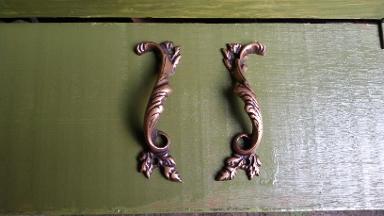 Brass handle Item code L009 size long 104 mm. wide 34 mm. Brass handle Item code L009 size long 104 mm. wide 34 mm.