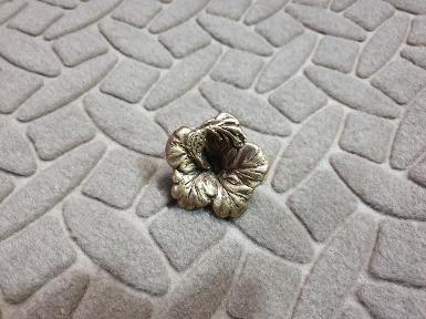 Flower pull brass Item Code N.100N size wide 45 mm.high 21 mm. Flower pull brass Item Code N.100N size wide 45 mm.high 21 mm.