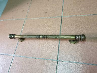 Brass door handle Item Code AC061AT size long 500 mm. head 36 mm. Brass door handle Item Code AC061AT size long 500 mm. head 36 mm.