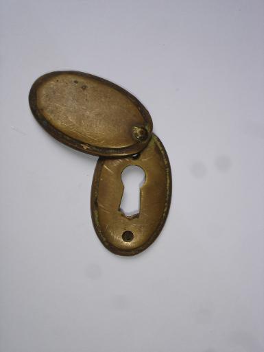 Keyhole Plate Brass Item Code R.151 size 36 x 22 mm. Keyhole Plate Brass Item Code R.151 size 36 x 22 mm.